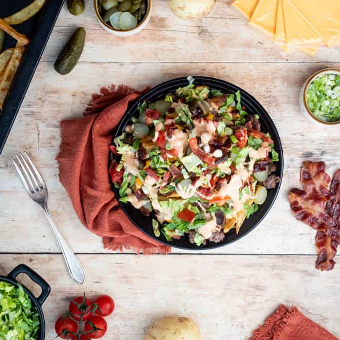 Smashed Cheeseburger Loaded Fries With Crispy Bacon