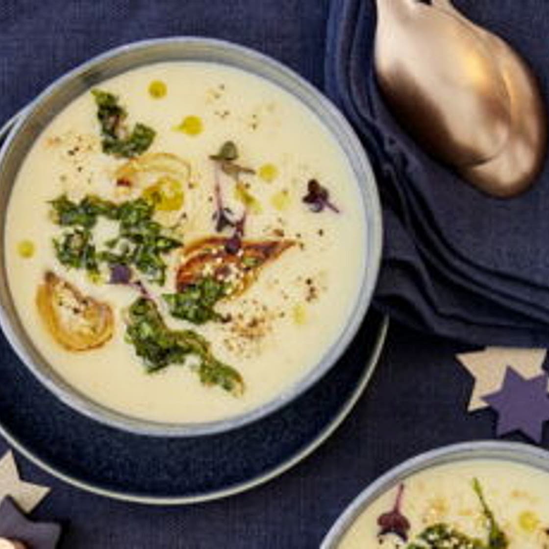 Velouté de céleri-branche, tahini, feuilles en salsa