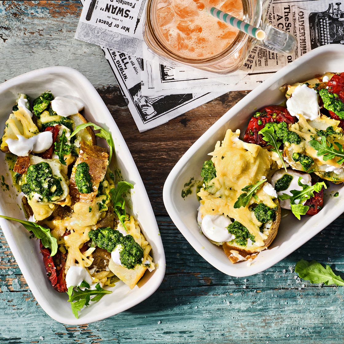 Vegane überbackene Pulled Potato mit Rucola-Topping
