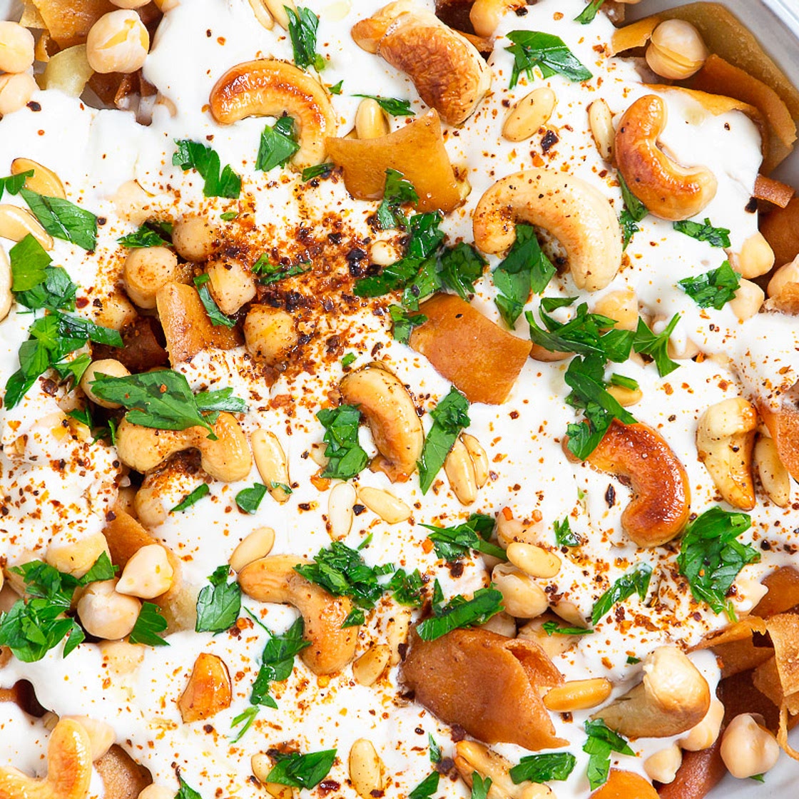 Vegan Fatteh (Chickpeas with Yogurt Sauce)