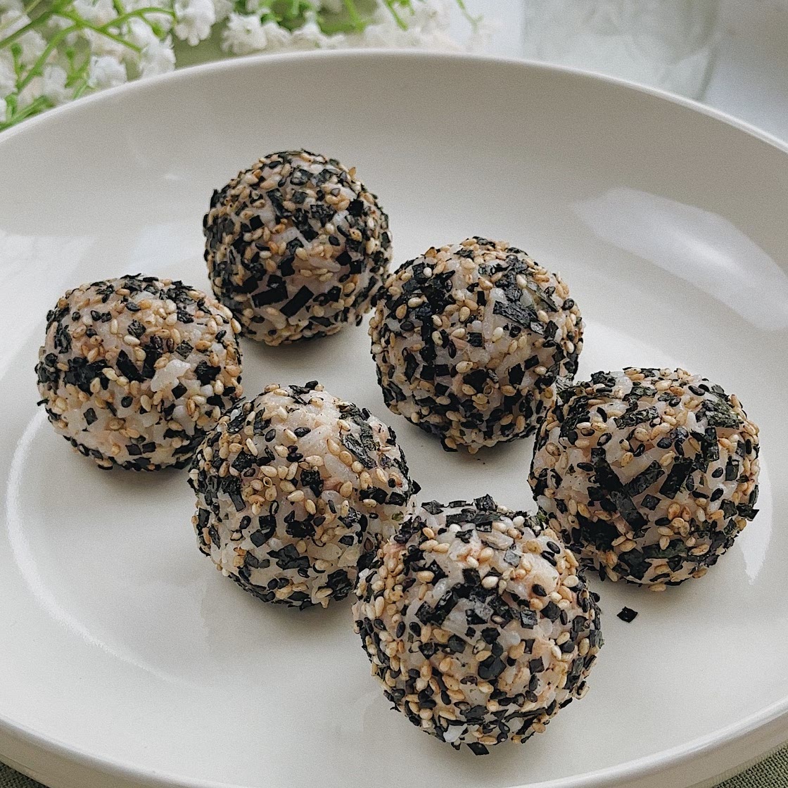 Korean Seaweed Rice Balls (Jumeokbap)