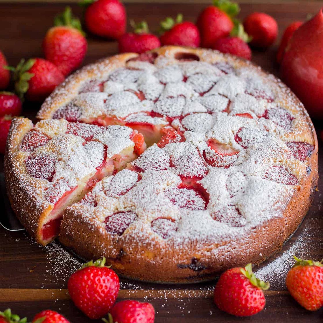 Easy Strawberry Cake with Strawberry Sauce