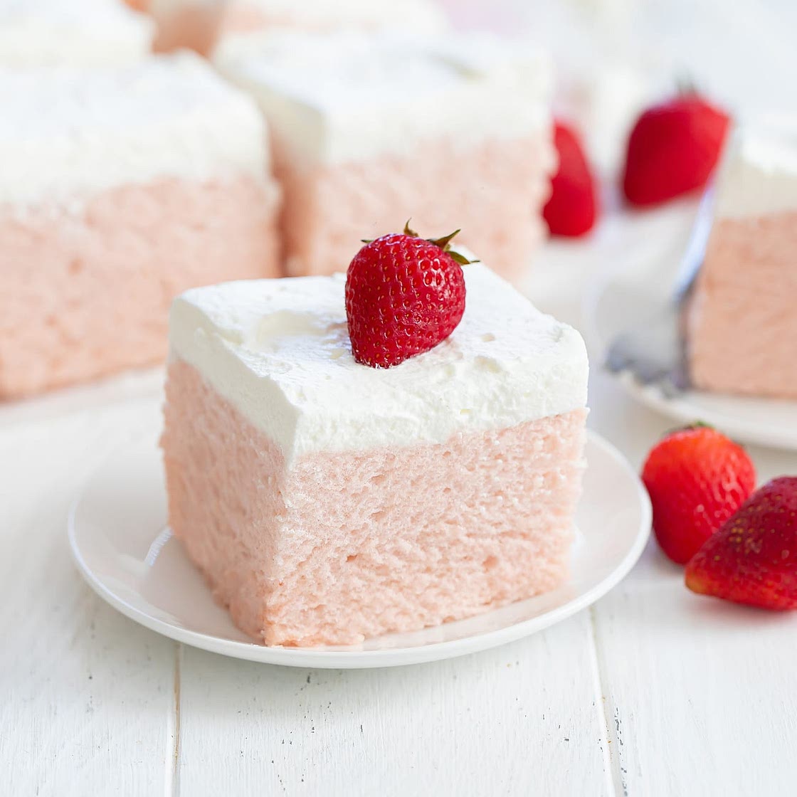 3 Ingredient No Bake Strawberry Cloud Cake