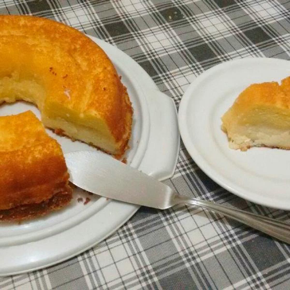 Receita de Bolo de fubá cremoso com queijo