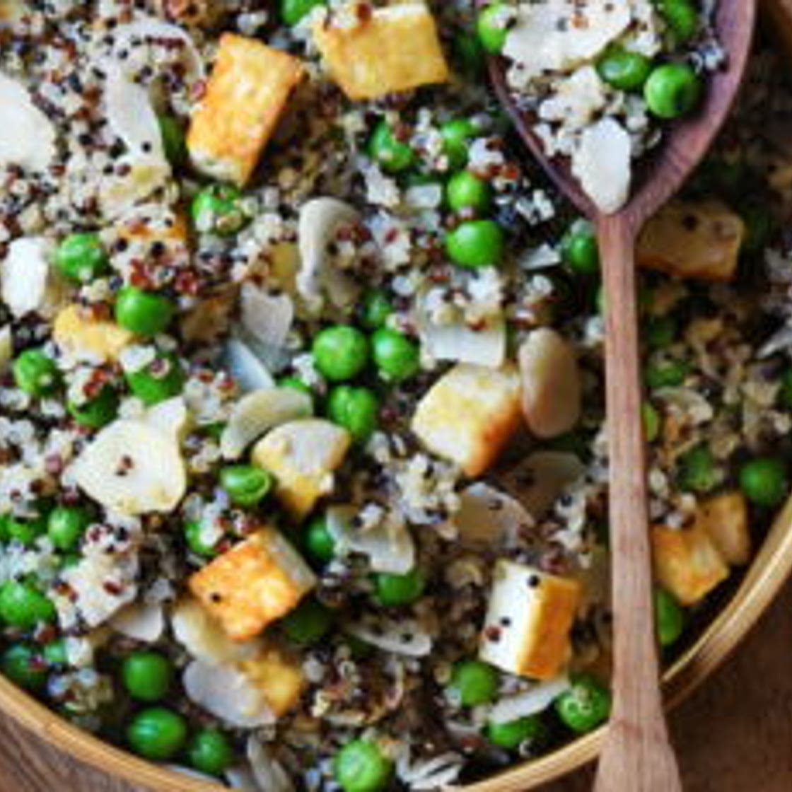 Poêlée de quinoa amandes petits pois et tofu