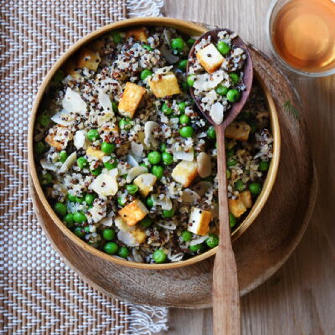 Poêlée de quinoa amandes petits pois et tofu