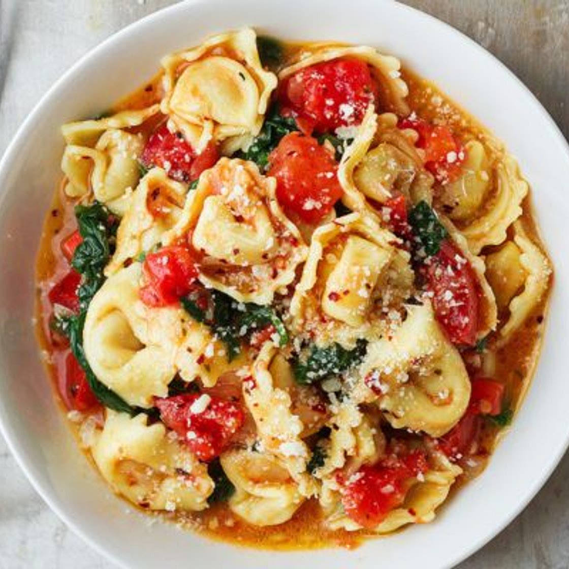 Tortellini Pasta in Garlic Spinach Tomato Sauce