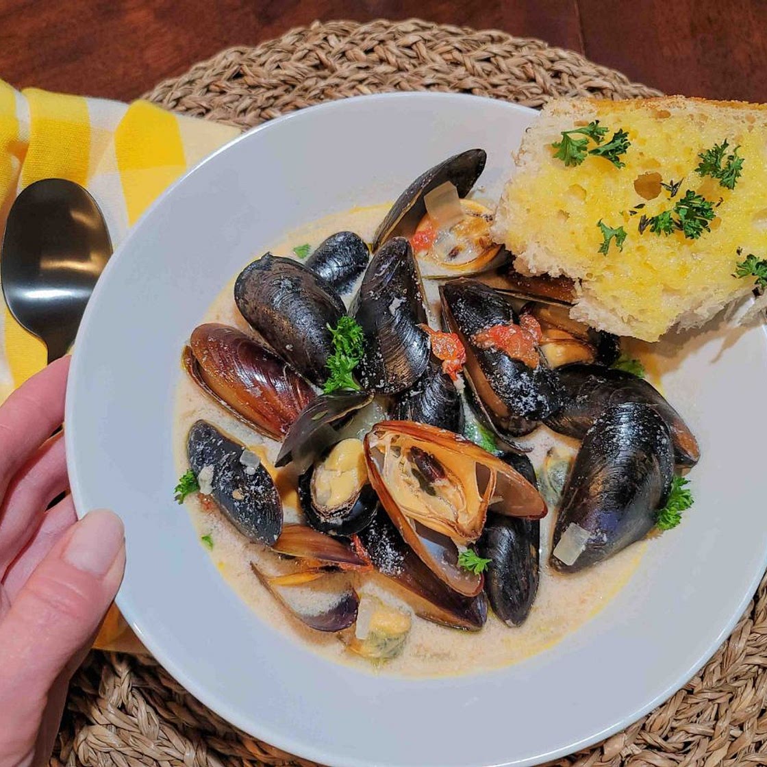 Mussels in Cream Sauce with White Wine and Jalapenos