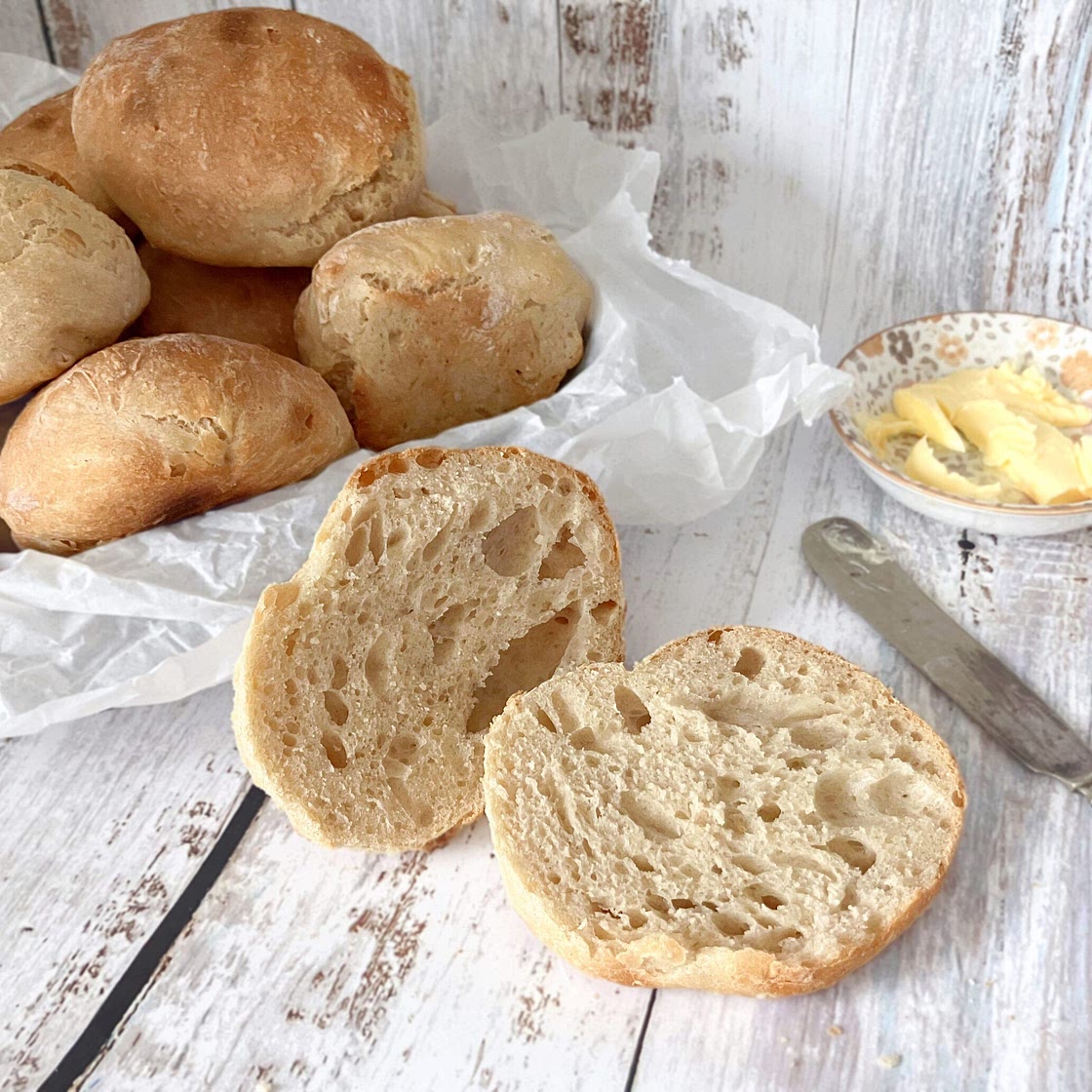 No-Knead Swedish Frallor (Bread Buns)