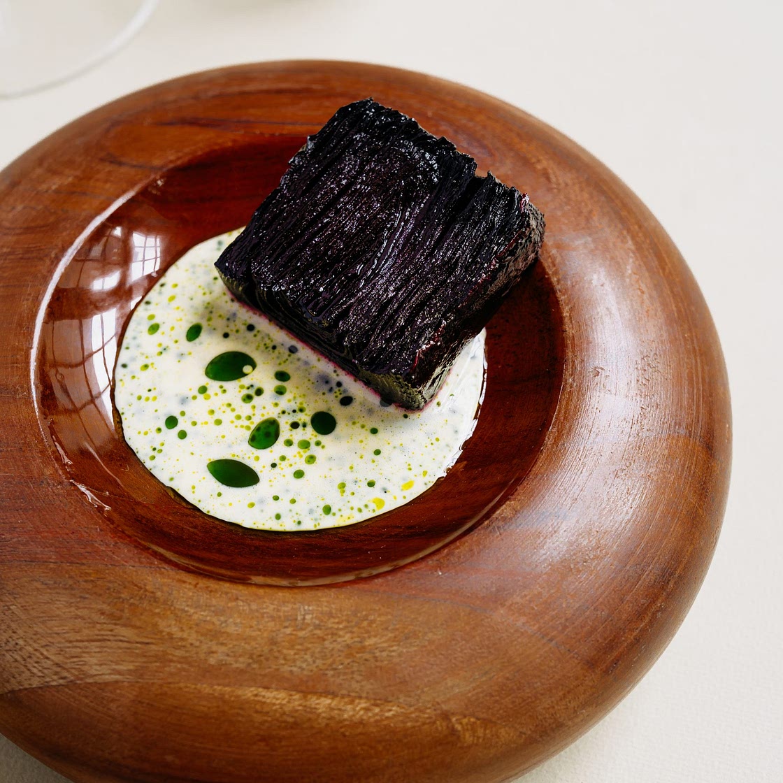 Millefeuille van biet met Tomasu beurre blanc