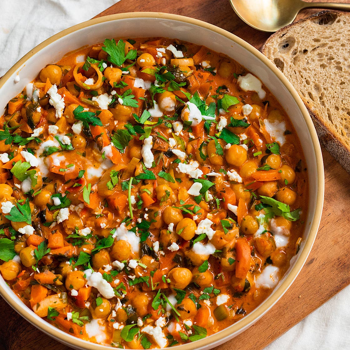 Harissa Chickpea Skillet with Leeks and Carrots (vegan)