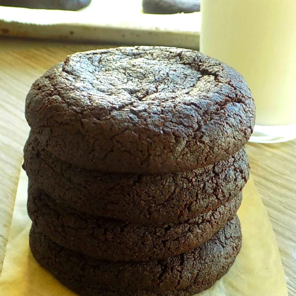 Moist Chocolate Cookies with Cocoa Powder