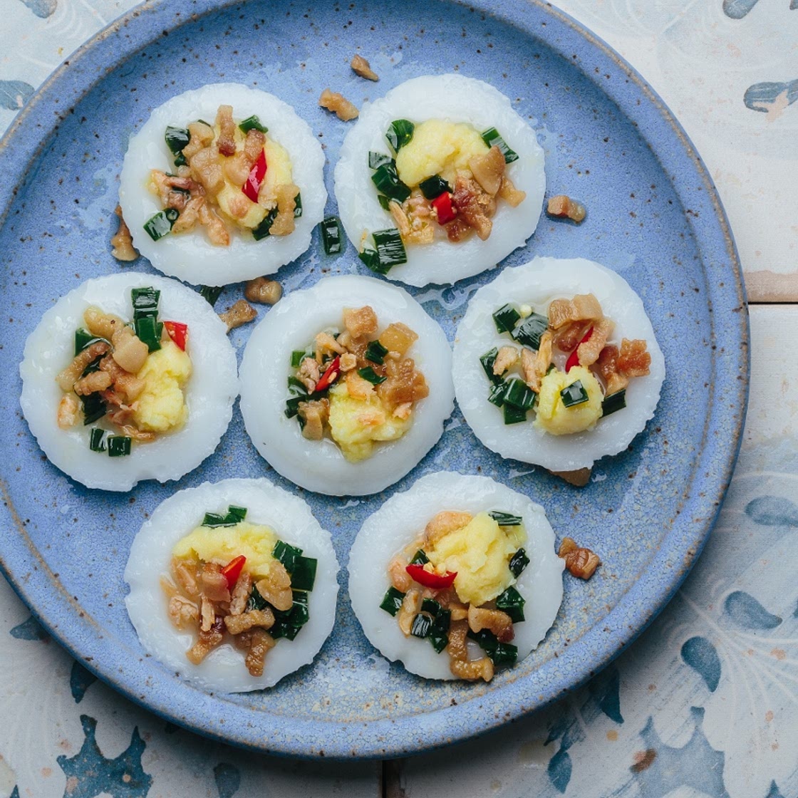 Vietnamese steamed rice cakes with prawn floss and mung bean (bánh bèo)