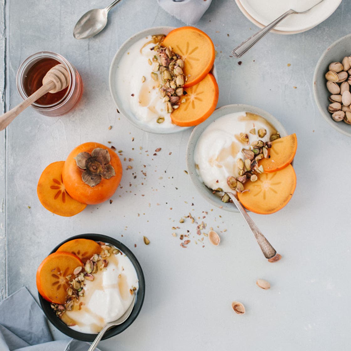 kaki, yogourt, pistaches & miel chaud