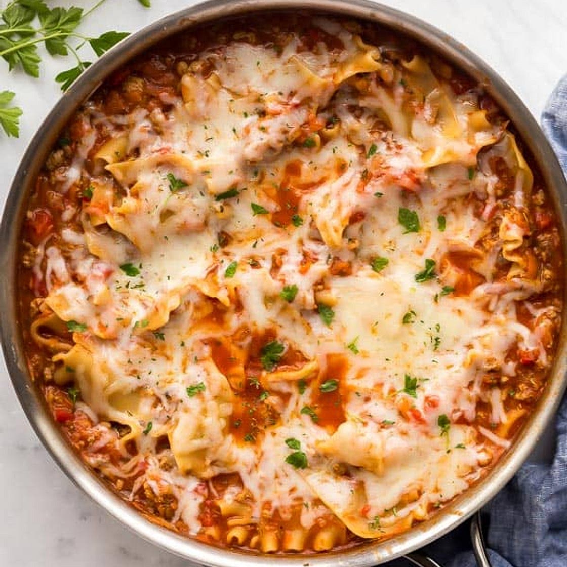 Healthier One Pot Skillet Lasagna: a 30 Minute Meal!