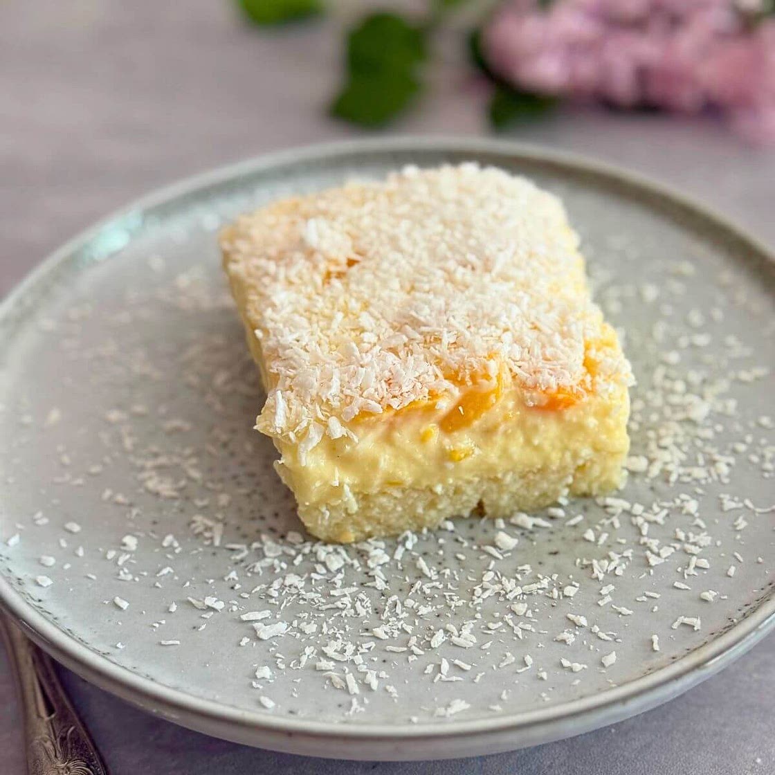 Easy Peach Vanilla Cake with Canned Peaches (No Gelatin!)