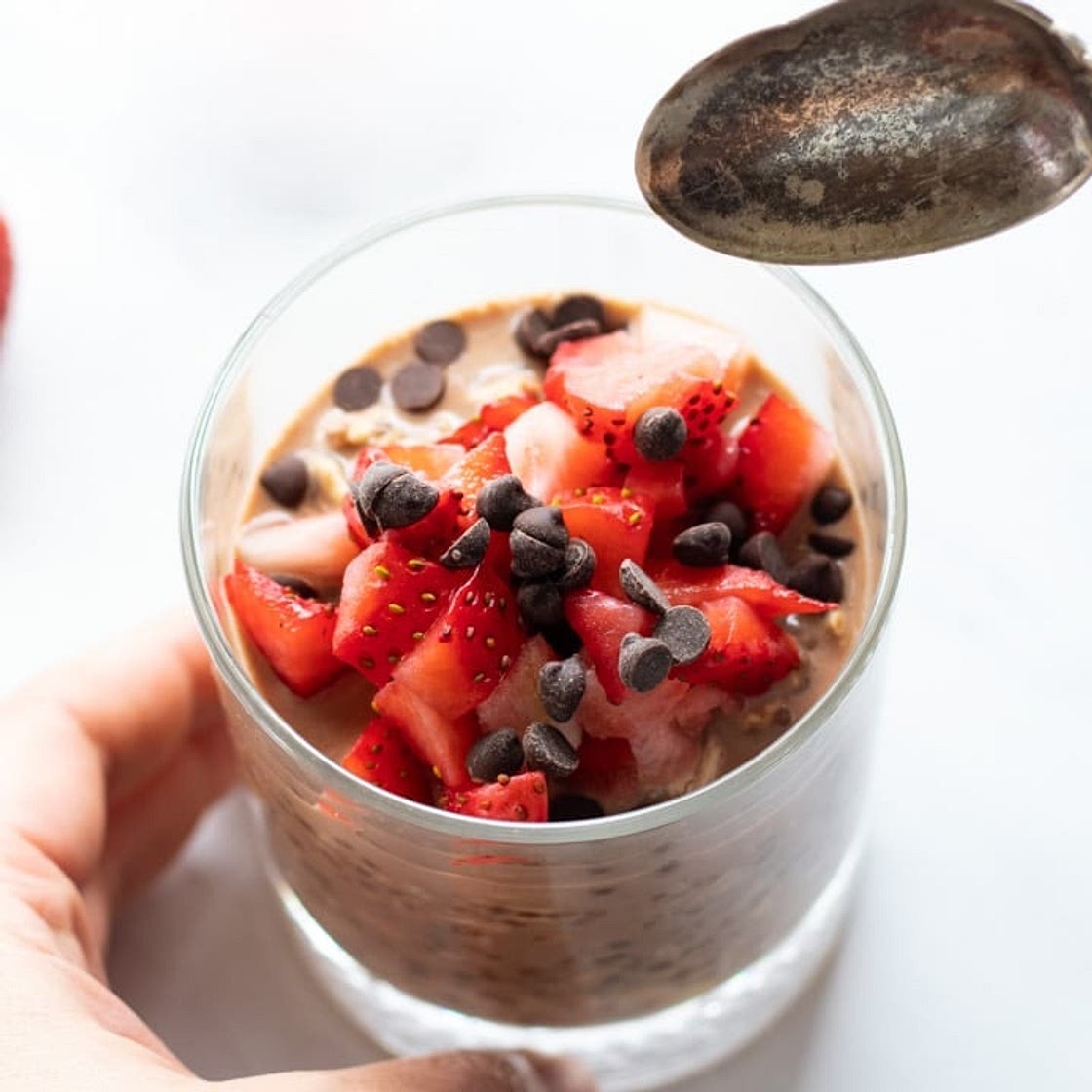 Low FODMAP Chocolate Strawberry Overnight Oats