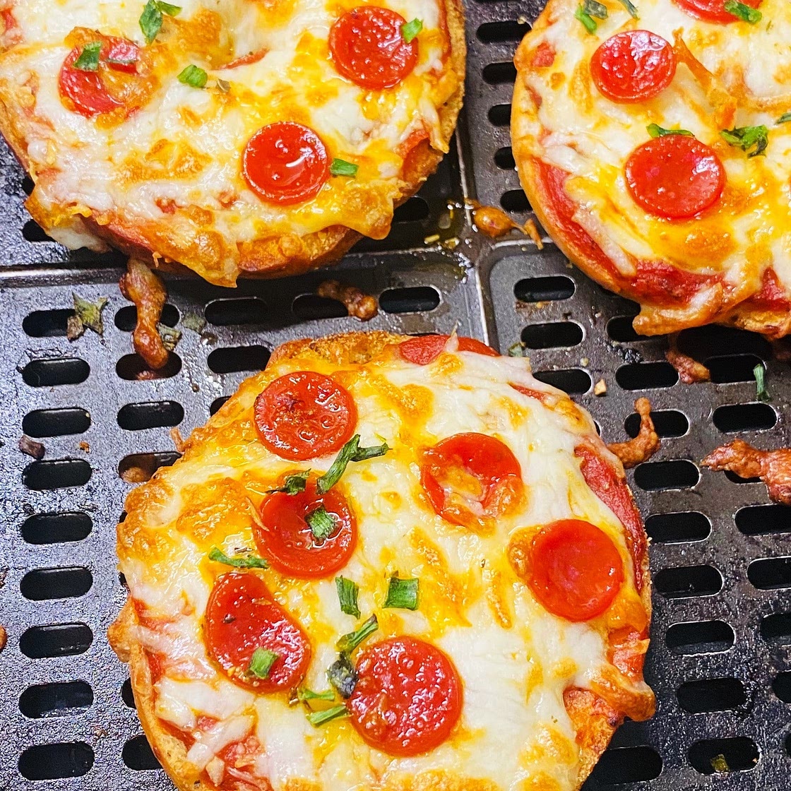 Air Fryer Mini Bagel Pizzas