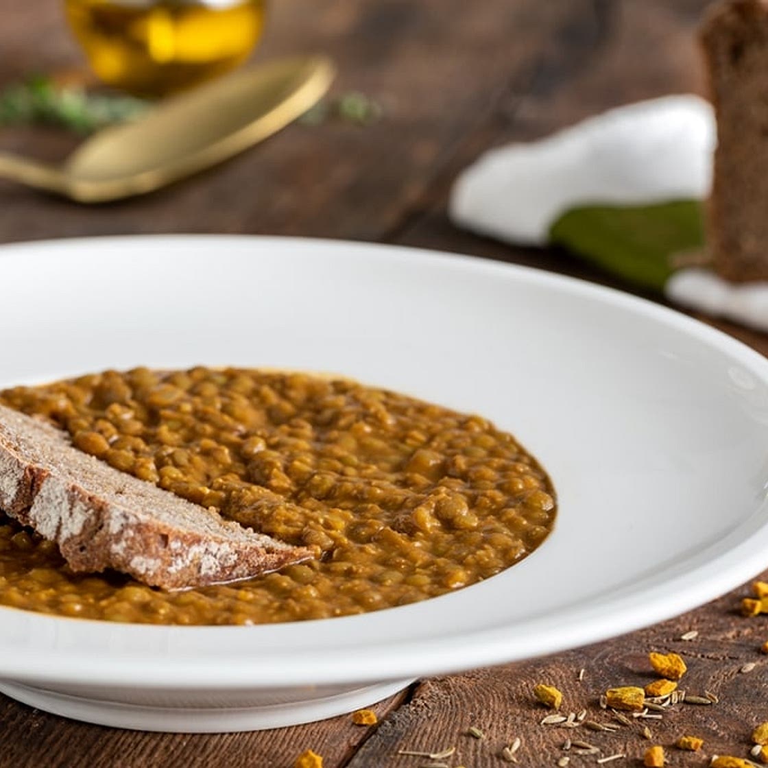 Zuppa di lenticchie verdi, zenzero e curcuma
