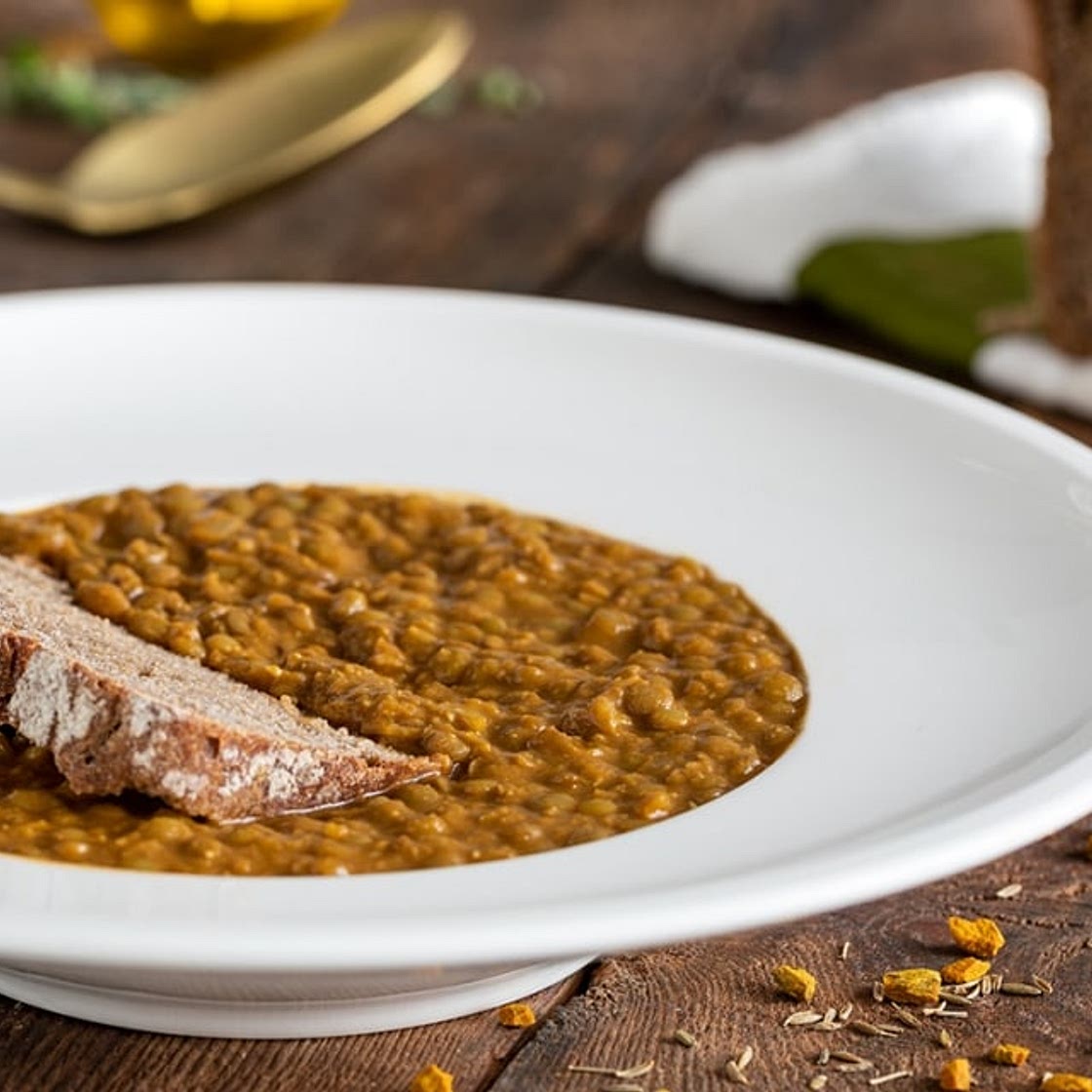 Zuppa di lenticchie verdi, zenzero e curcuma