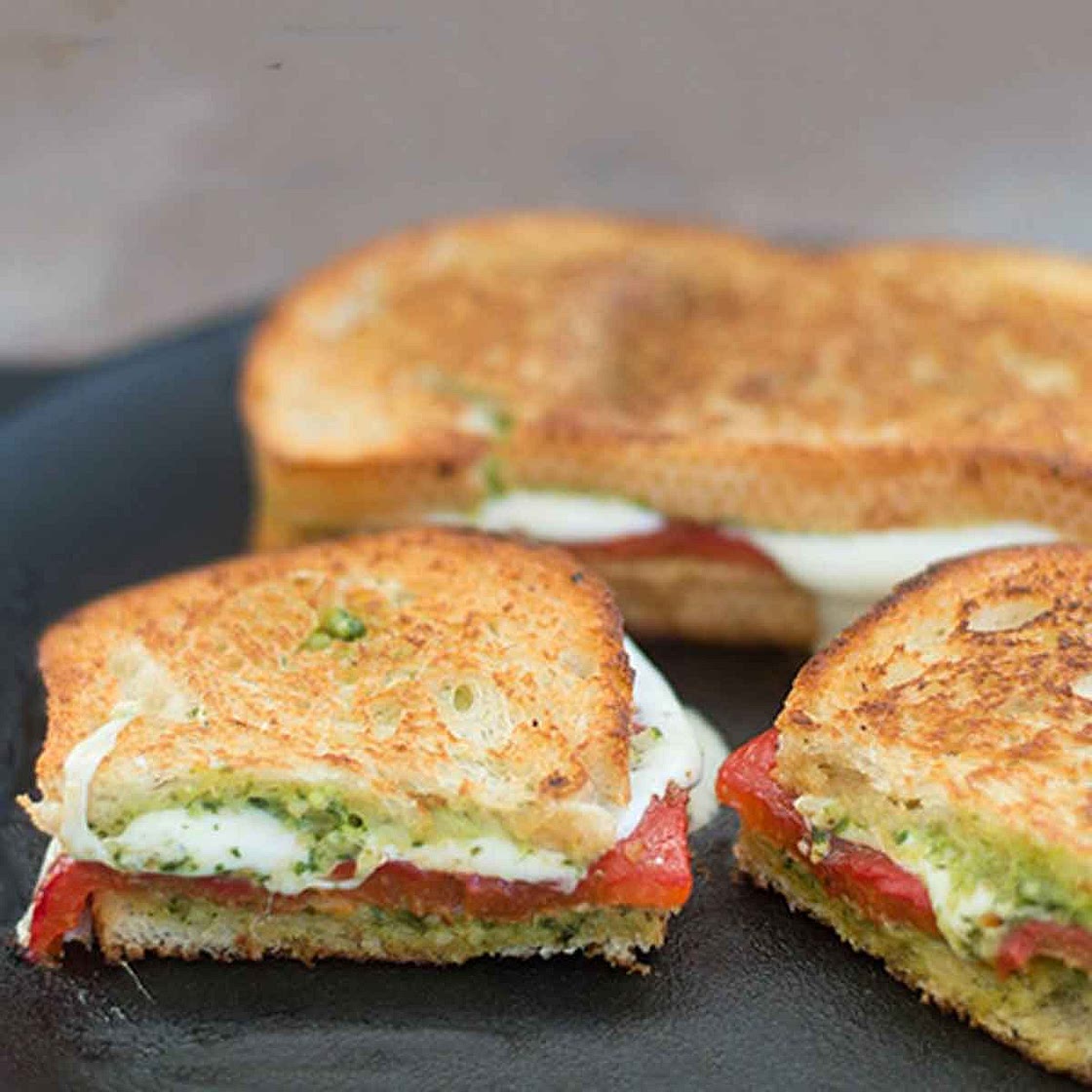 Mozzarella Cheese Sandwich With Roasted Red Pepper