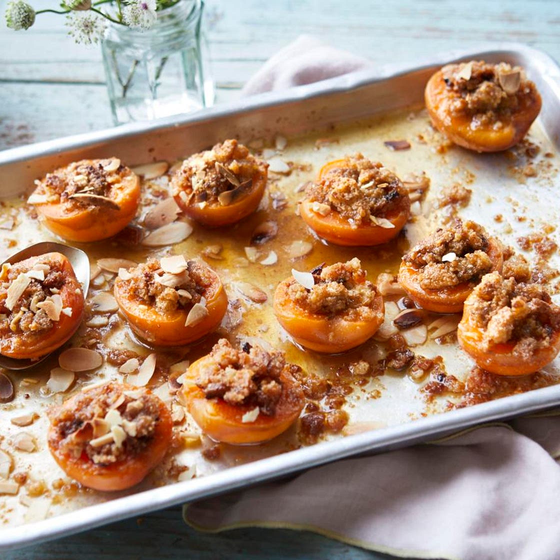 Roast apricots with Marsala and almonds