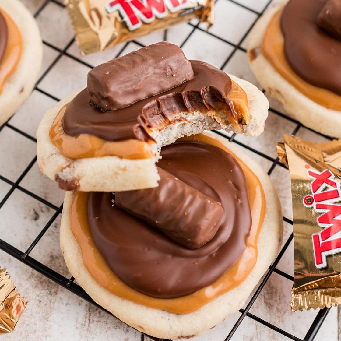 Easy Copycat Crumbl Twix Cookies Recipe: No-Fuss Baking Fun