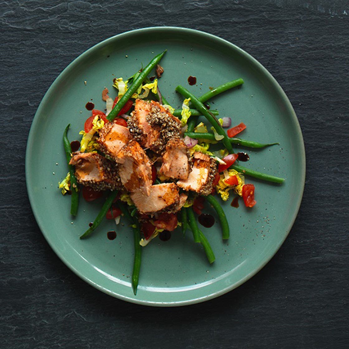 Sesame crusted salmon and green bean salad