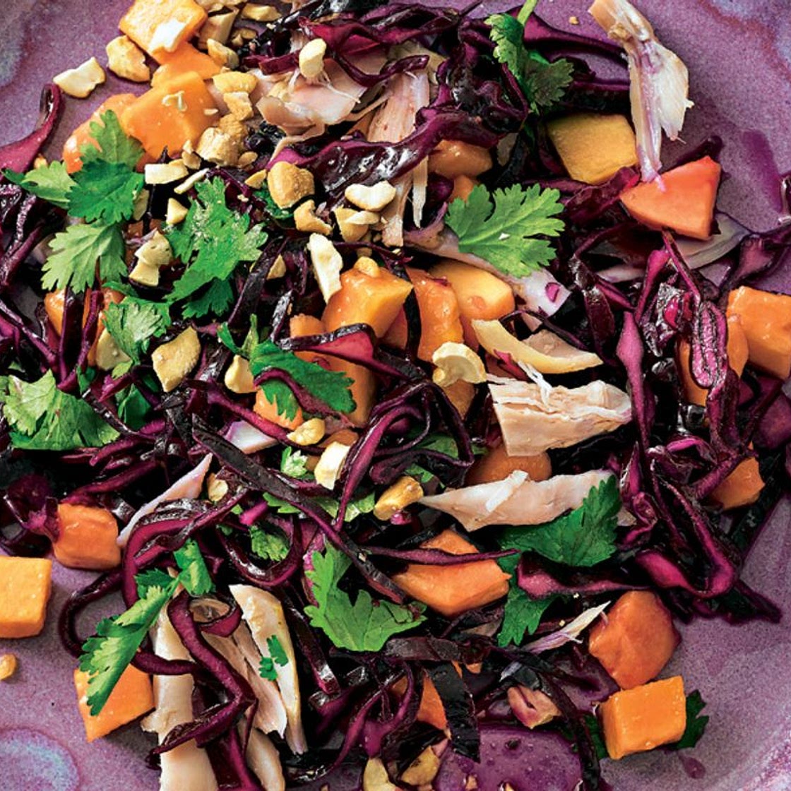 Rotkohl-Papaya-Salat mit Hähnchen