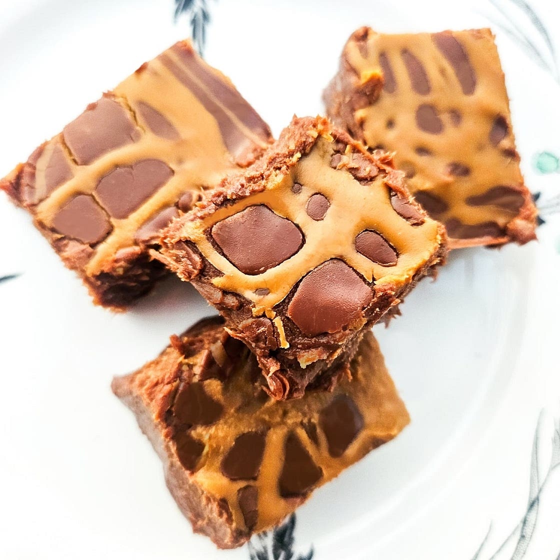 Easy Vegan Biscoff and Chocolate Fudge Recipe