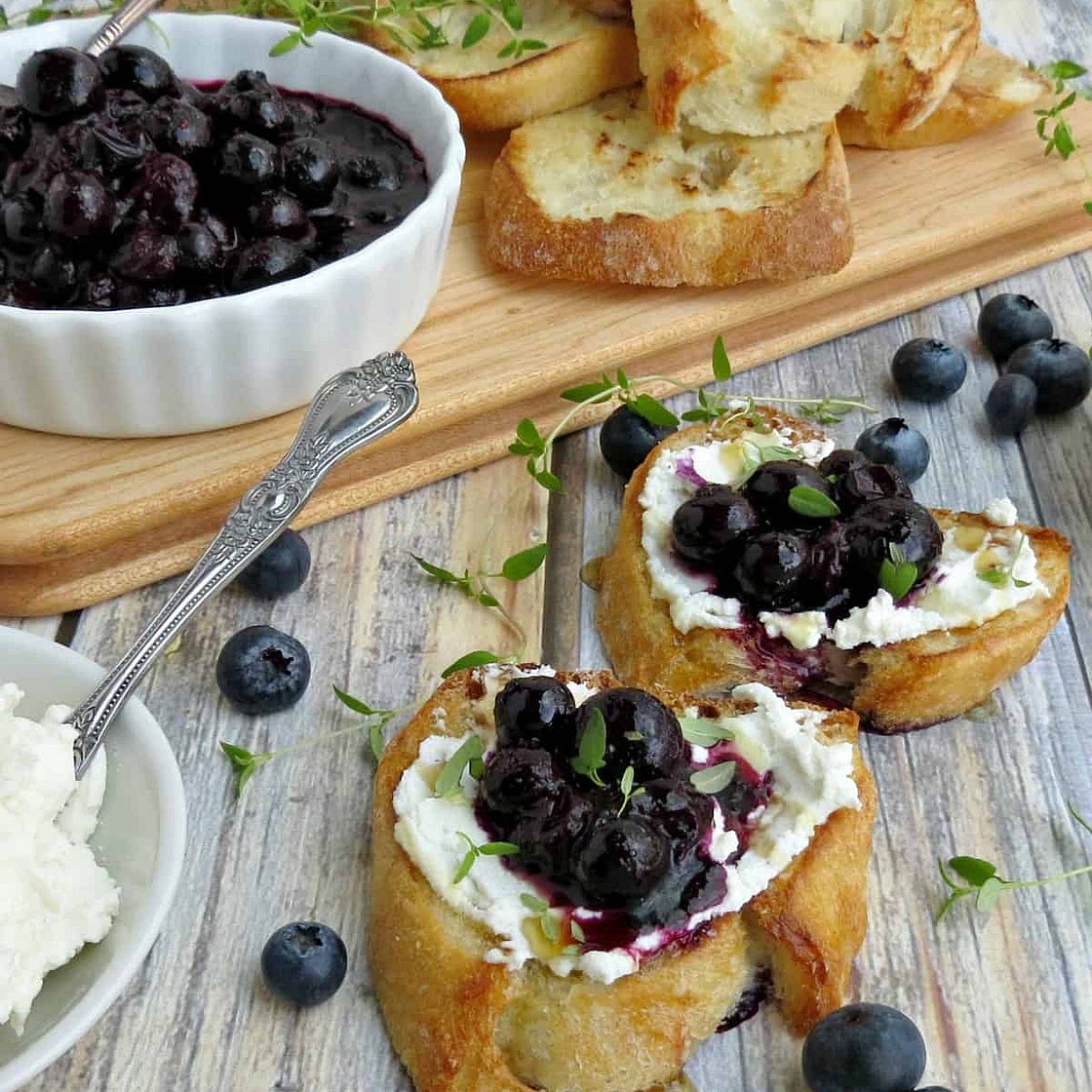 Blueberry and Goat Cheese Crostini with Thyme and Honey Recipe
