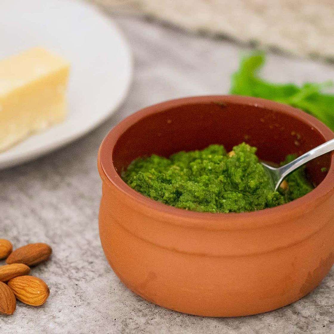 Rocket And Roasted Almonds Pesto