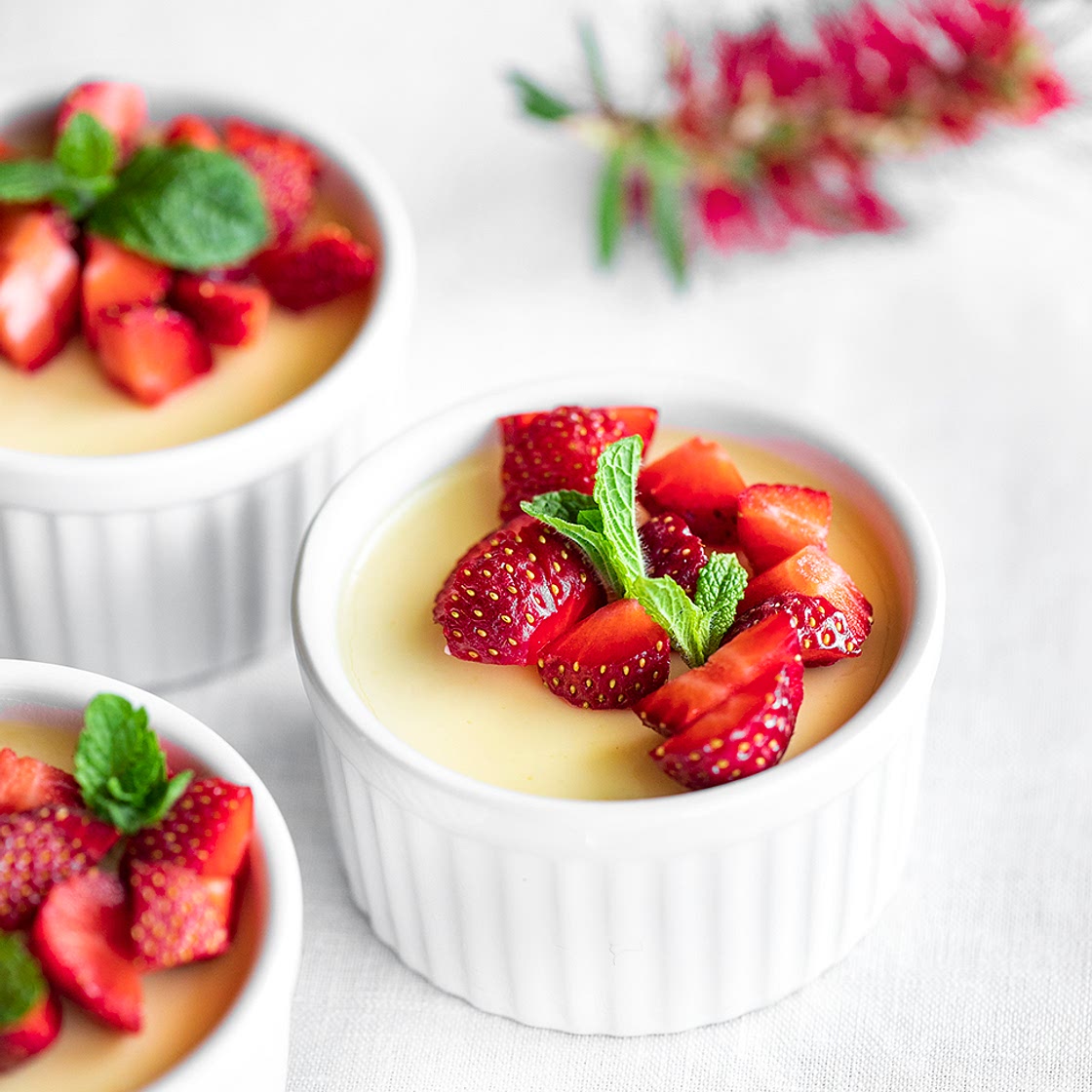 Easy lemon posset with strawberry
