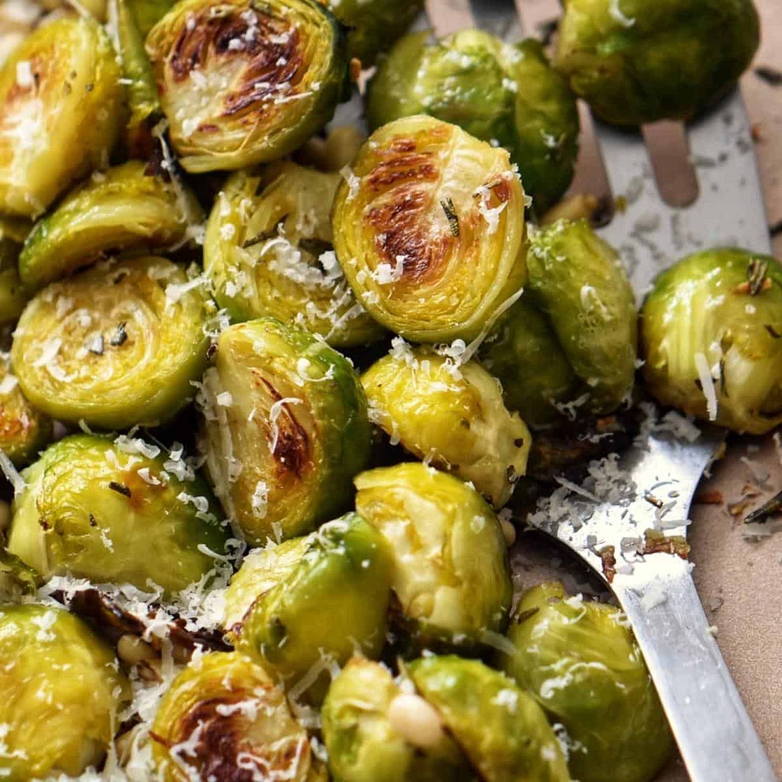 Garlic Roasted Brussels Sprouts: Easy Recipe