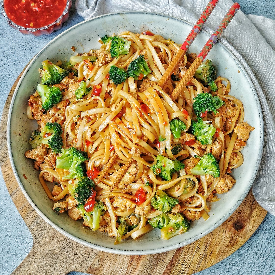 Stir Fry Noodles with Tofu and Broccoli