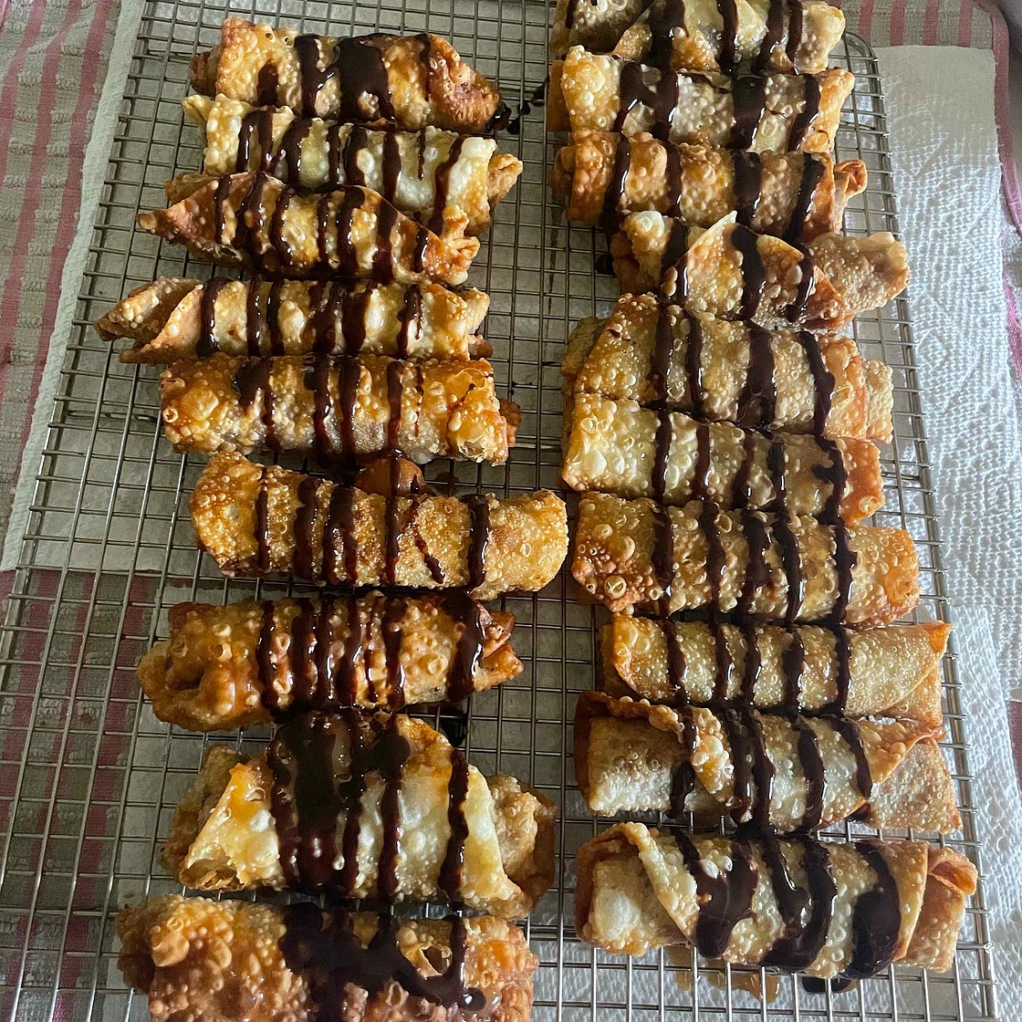 Auntie’s Peach Cobbler Eggrolls