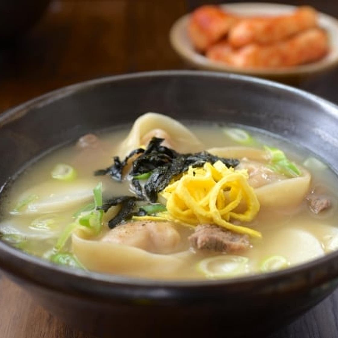 Tteok Mandu Guk (Rice Cake Soup with Dumplings)