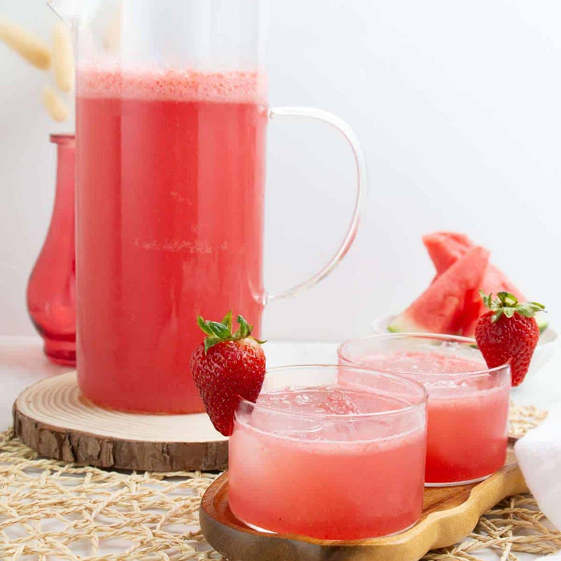 Fizzy Strawberry and Watermelon Juice