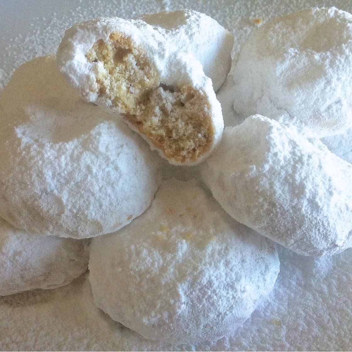 Easiest Homemade Kourabiedes recipe (Christmas Greek Butter Cookies)