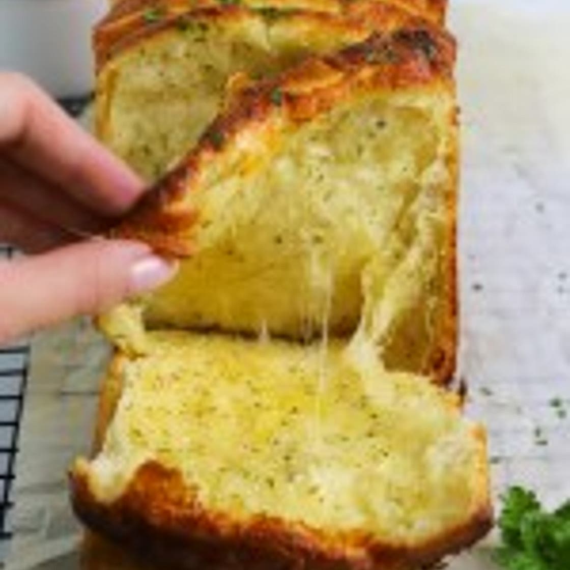 Cheesy Pull-Apart Garlic Bread