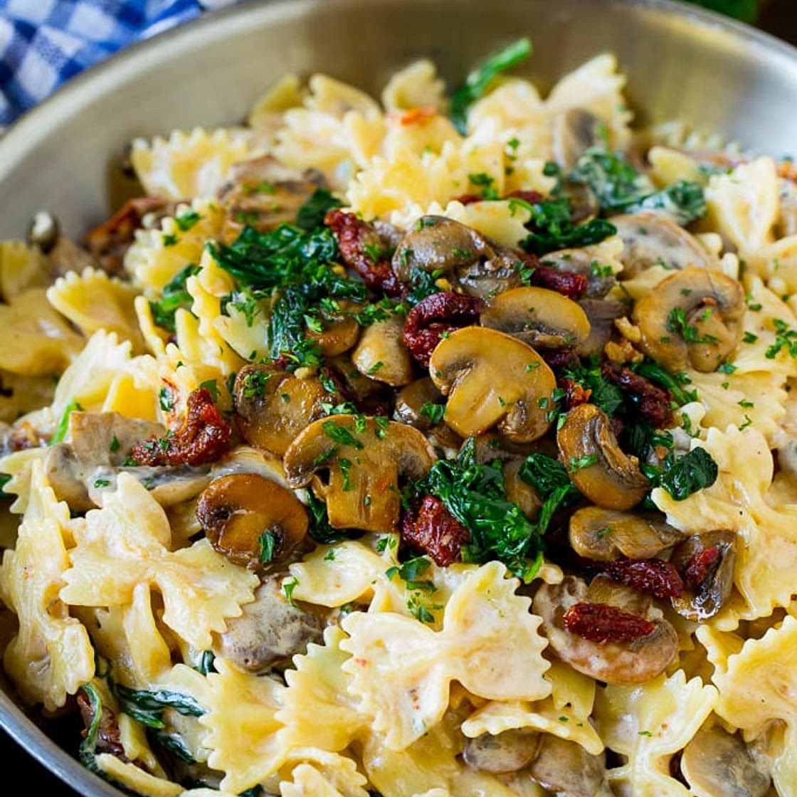 Farfalle Pasta With Mushrooms and Spinach