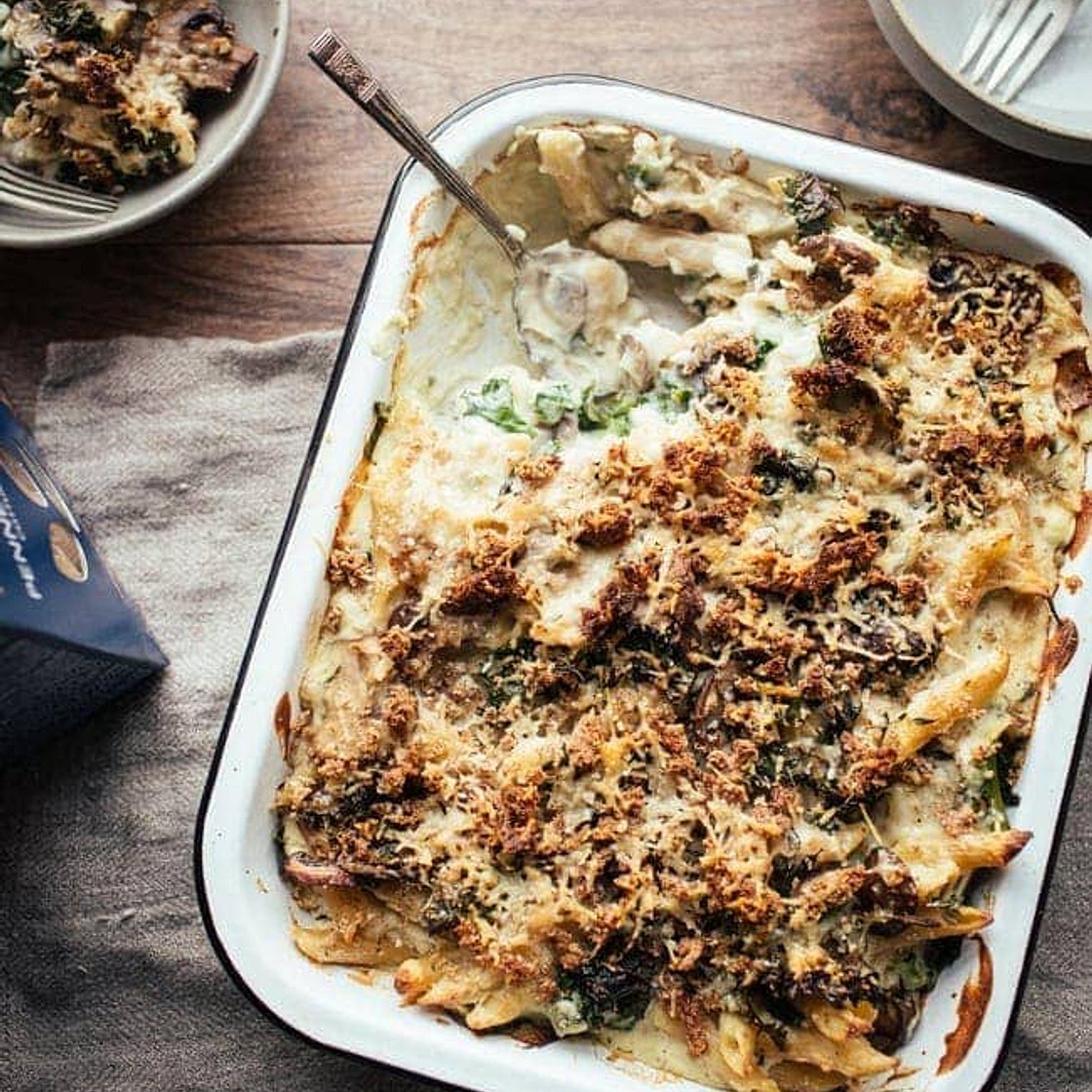 Creamy Cauliflower, Mushroom & Kale Pasta Bake {vegan option}