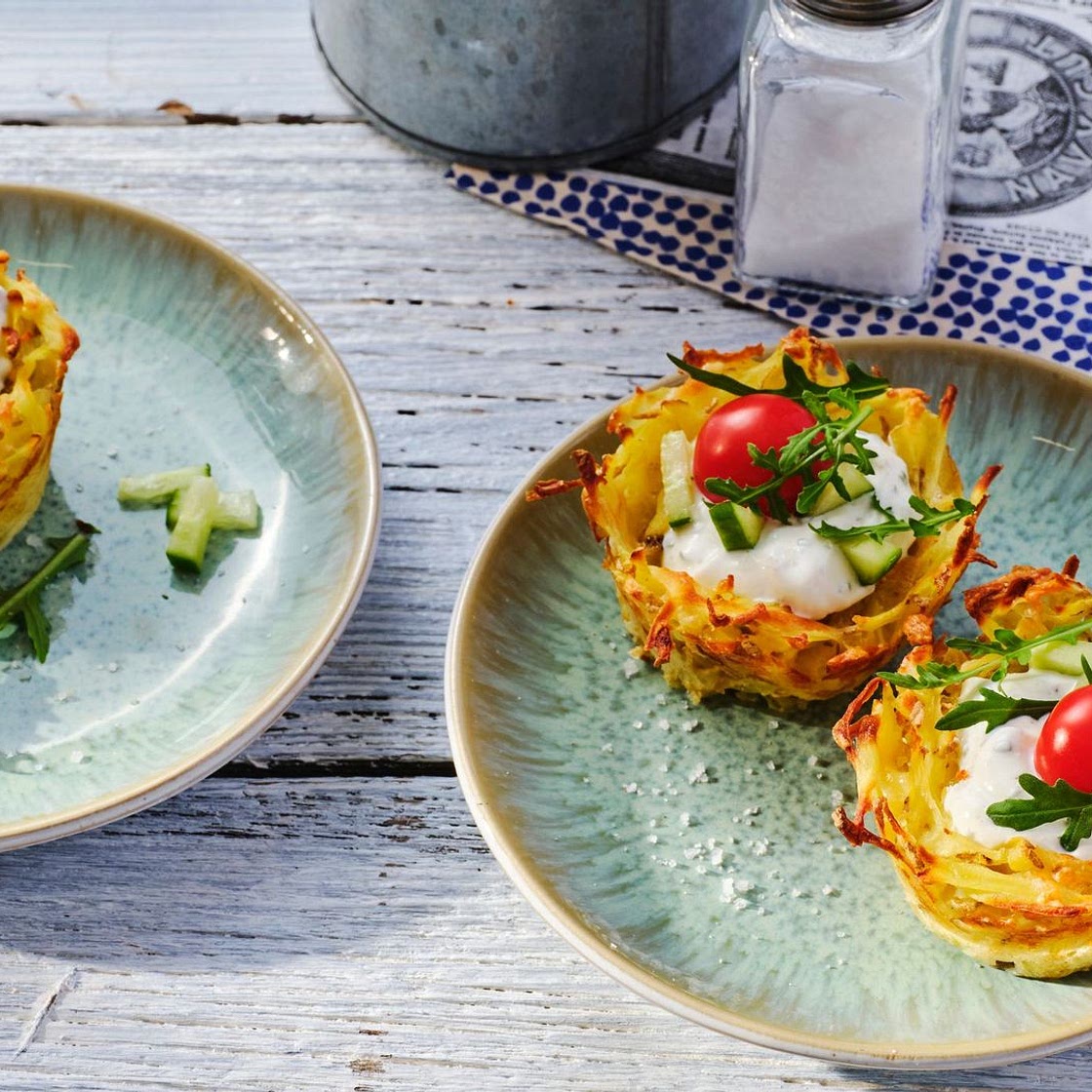 Kartoffelnester mit bunter Füllung für Ostern