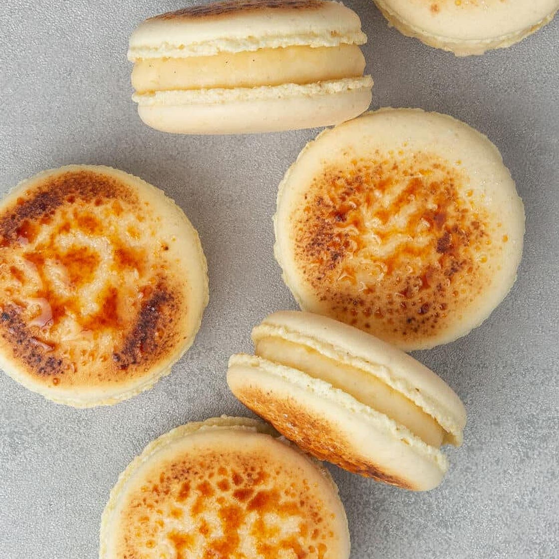 Crème brûlée macarons