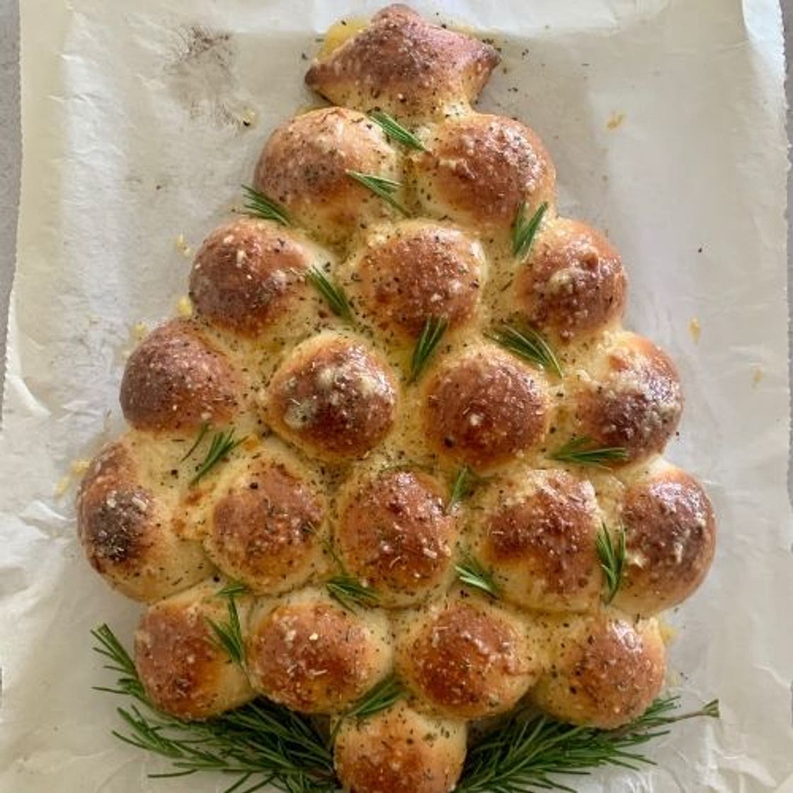 Sourdough Christmas Tree Pull Apart Bread with Cheese + Garlic