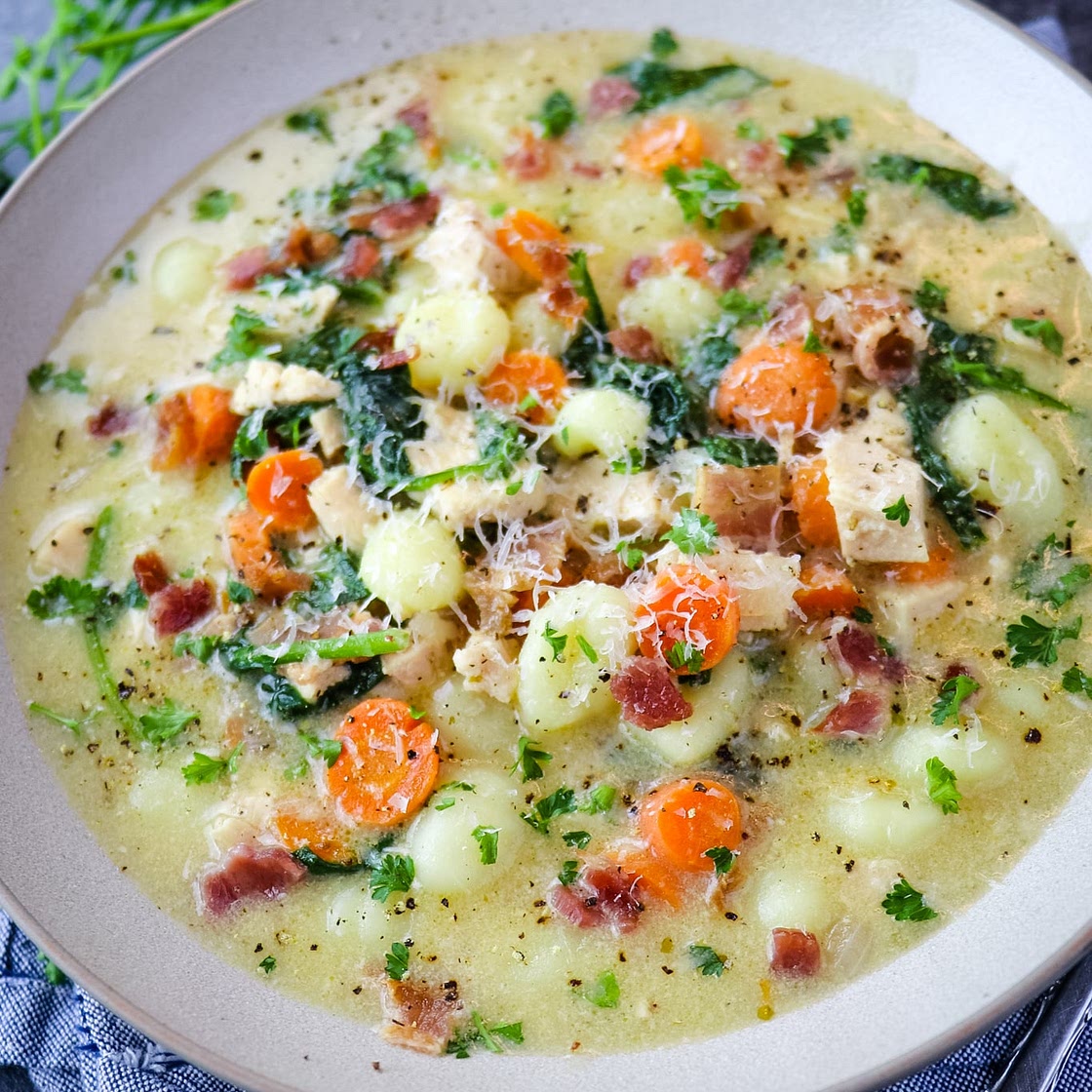 Copycat Olive Garden Chicken Gnocchi Soup