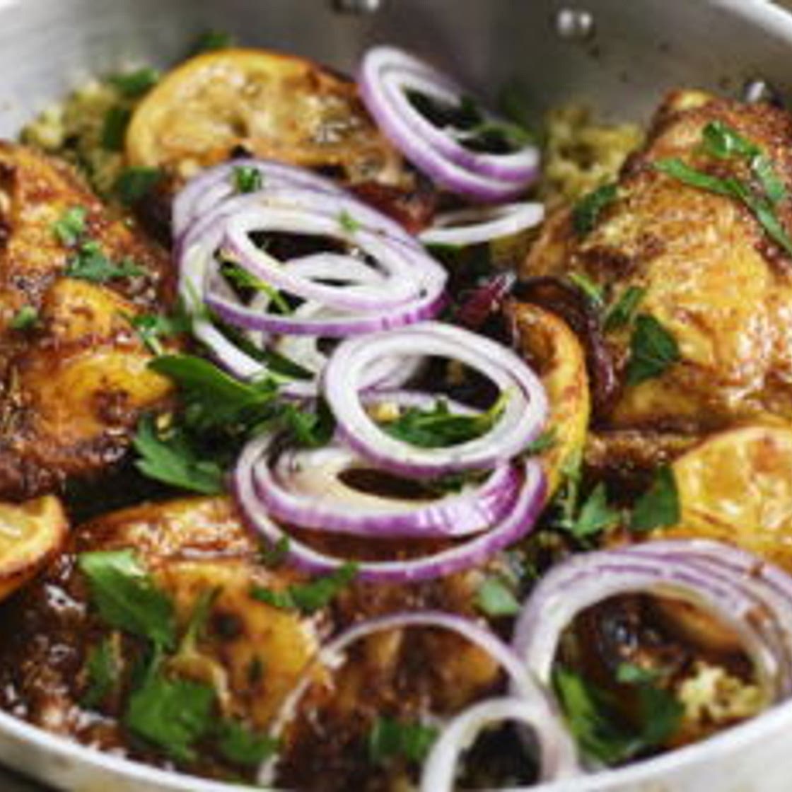 Poulet épicé à la libanaise au citron et oignons rouges