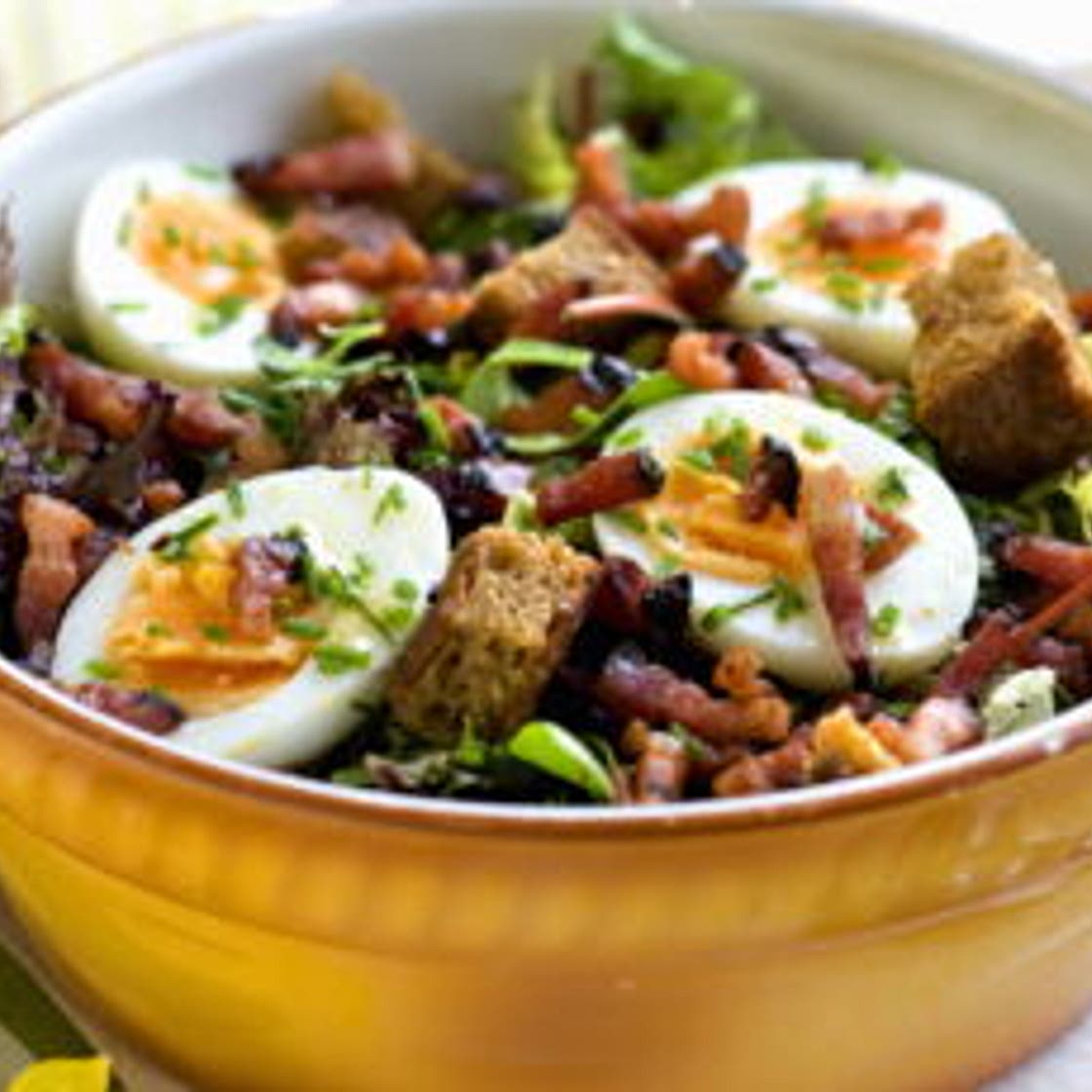 Grande salade lyonnaise