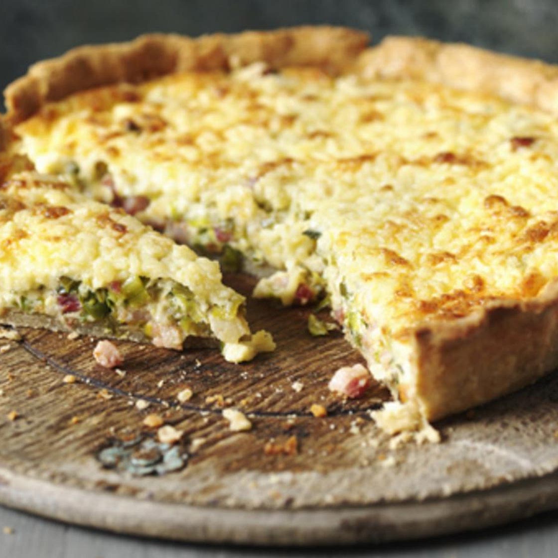 Smoky bacon and leek quiche