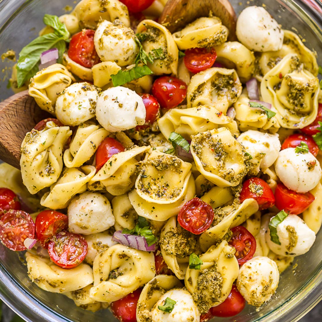 Easy Pesto Tortellini Pasta Salad